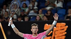 Ji�í Lehe�ka slaví postup do osmifinále Australian Open.