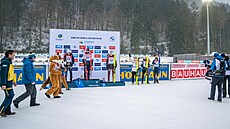 MEZI NEJLEPÍMI. Vítzslav Hornig (druhý zprava) si uívá chvíle na kvtinovém...
