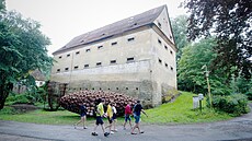 Barokní sýpka u Jablonného v Podjetdí se zmnila v místo, kde se konají...