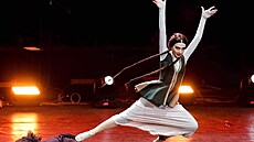 Gruzínský státní balet APHKHAZETI spojuje gruzínský tanec se sou�asnou...