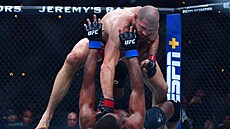 Ji�í Procházka bojuje proti Ameri�anovi Jamahalu Hillovi na turnaji UFC 311 v...