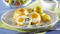 Sma�en� vejce s bylinkovou om��kou