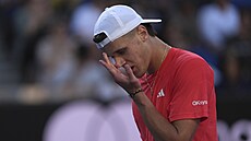 Zklamaný Jakub Men�ík ve t�etím kole Australian Open.