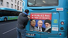 Na autobuse ve francouzském m�st� Béziers se objevil plakát s nápisem...