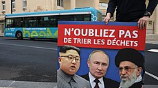 Na autobuse ve francouzském m�st� Béziers se objevil plakát s nápisem...