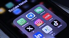 Náhled �ínské mobilní aplikace Xiaohongshu, které se �íká také RedNote. V...