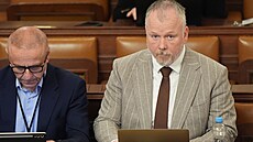 Místopedseda ANO Robert Králíek pi jednání o zvýení plat politik ve...