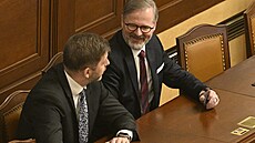 Ministr vnitra Vít Raku�an a premiér Petr Fiala p�i jednání o zvý�ení plat�...