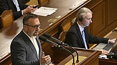 Ministr práce a sociálních v�cí Marian Jure�ka p�i jednání o zvý�ení plat�...