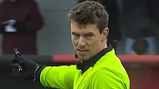 Televizní expert Zdenk Folprecht si zkusil roli sudího, s pehledem odpískal...