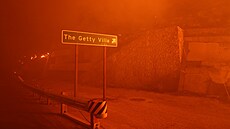 Gettyho vila se díky mimo�ádné p�íprav� uchránila p�ed ni�ivými po�áry v Los...