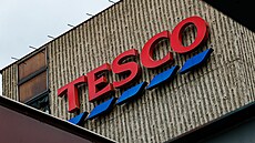 Obchodní d�m Tesco u brn�nského hlavního nádra�í jde k zemi. (13. ledna 2025)