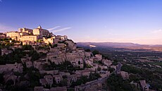Vesnice Gordes ve francouzském regionu Provence