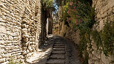 Vesnice Gordes ve francouzském regionu Provence