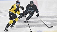 I v Kladn� se dr�ela minuta ticha za fanou�ka, který zem�el p�i zápase Pardubice - Litvínov.