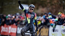 Michael Boro v cílové rovince mistrovství republiky v cyklokrosu v Jiín, kde...