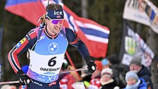 Sturla Holm Laegreid b�hem stíhacího závodu v Oberhofu.