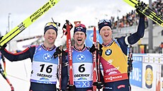 T�i nejlep�í. Vít�z stíhacího závodu v Oberhofu Sturla Holm Laegreid...