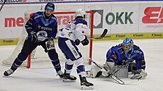 Vítkovický branká� Luká� Klime� likviduje �anci brn�nského Dannyho Chludila...