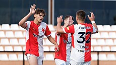 Slávistický úto�ník Mojmír Chytil (vlevo) slaví gól do sít� Philadelphie Union...