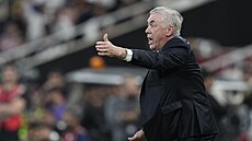 Kou Realu Madrid Carlo Ancelotti bhem finále panlského superpoháru proti...