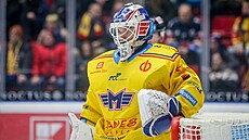 �eskobud�jovický branká� Milan Klou�ek b�hem utkání s Kladnem.