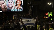 Izraelci oslavují návrat t�i �en, které teroristé Hamásu unesli 7. �íjna 2023....