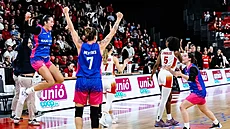 Basketbalistky BAXI Ferrol slaví postupovou remízu v Miskolci.