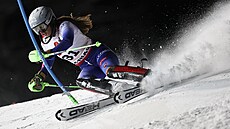 Marta Rossettiová b�hem slalomu v rakouském Flachau