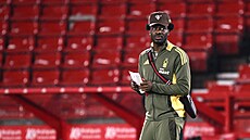 Ola Aina z Nottingham Forest před ligovým zápasem
