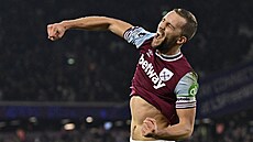 Tomá Souek z West Hamu slaví gól.