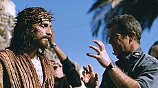 Herec James Caviezel a re�isér Mel Gibson b�hem natá�ení kontroverzního filmu...