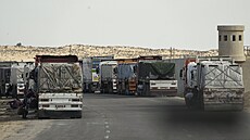 Vysídlení Palestinci se s po�átkem p�ím��í mezi Hamásem a Izraelem za�ínají...