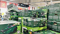 V lednu se p�ed obchodem stáhly fronty dlouhé n�kolik desítek metr�