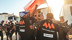 Radost v týmu MM Technology po druhém dakarském triumfu Martina Macíka.
