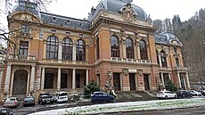 Budova byla postavena v letech 1893�1895 jako láze�ský d�m. V roce 1988 tu...