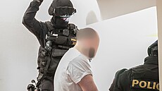 Policie rozkryla pípad podvodníka, který pod desítkami cizích identit okradl...