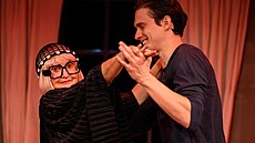 Eva Holubová a Mat�j Papr�iak v p�edstavení Podzimní expres