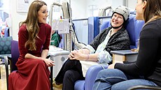 Princezna Kate s pacienty londýnské nemocnice The Royal Marsden, kde se sama...
