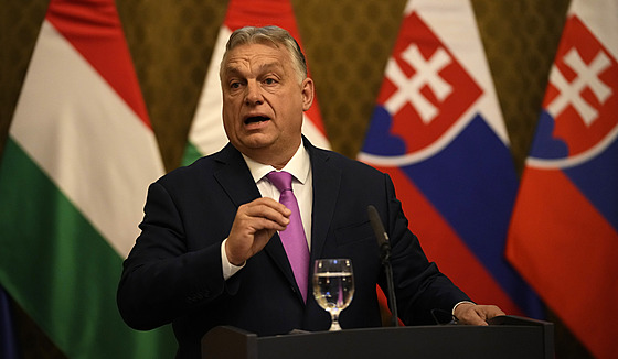 Ma�arský premiér Viktor Orbán b�hem tiskové konference v Bratislav� (21. ledna...