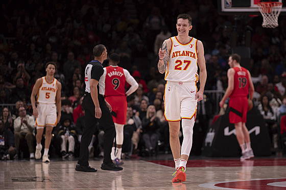 Vít Krej�í z Atlanta Hawks b�hem utkání s Toronto Raptors.