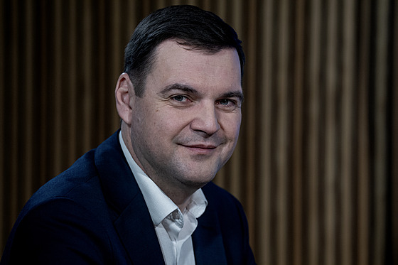 Hostem poadu Rozstel je Petr Macinka, pedseda strany Motoristé sob.