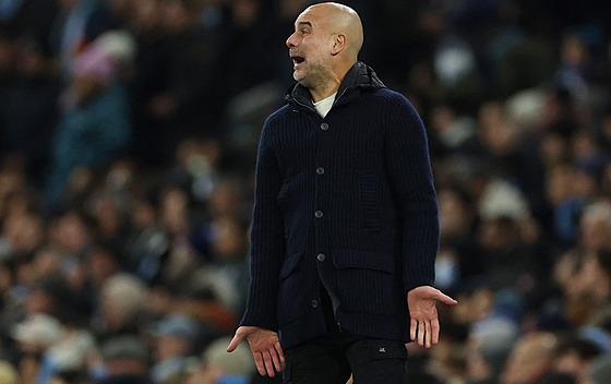 Trenér Manchesteru City Pep Guardiola b�hem utkání s Bruggami.