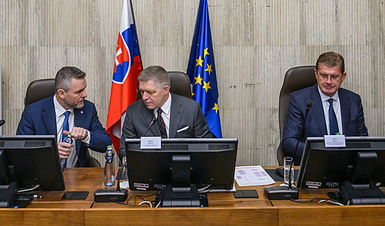 Slovenský prezident Peter Pellegrini a p�edseda vlády Robert Fico b�hem...