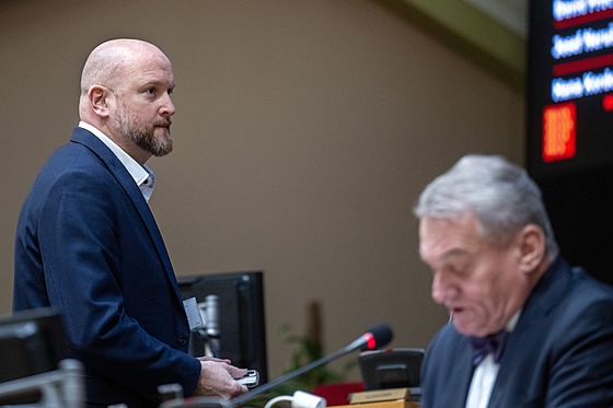 Mimo�ádné jednání pra�ského zastupitelstva. Na fotce je ex�editel magistrátu...