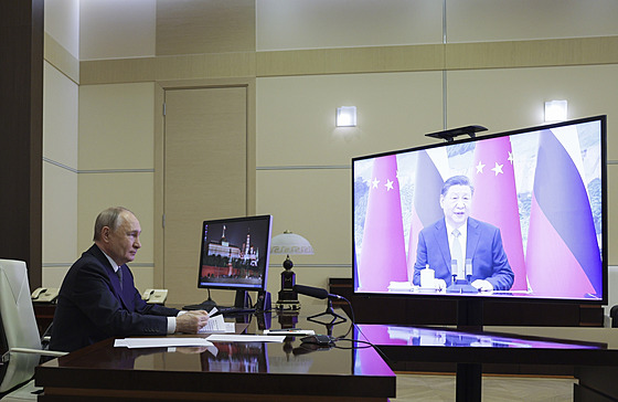 Ruský prezident Vladimir Putin na videokonferenci s �ínským prezidentem Si...