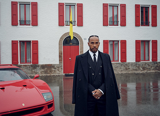 Lewis Hamilton se poprvé p�edstavil jako pilot Ferrari.