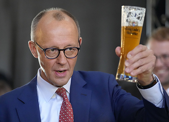 Volební lídr opozi�ní k�es�anskodemokratické unie CDU/CSU Friedrich Merz na...