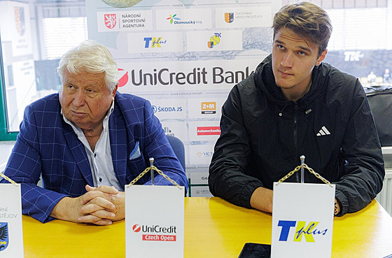 Miroslav �erno�ek s Jakubem Men�íkem.