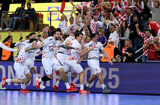 Chorvat�tí házenká�i se radují z postupu do semifinále mistrovství sv�ta.